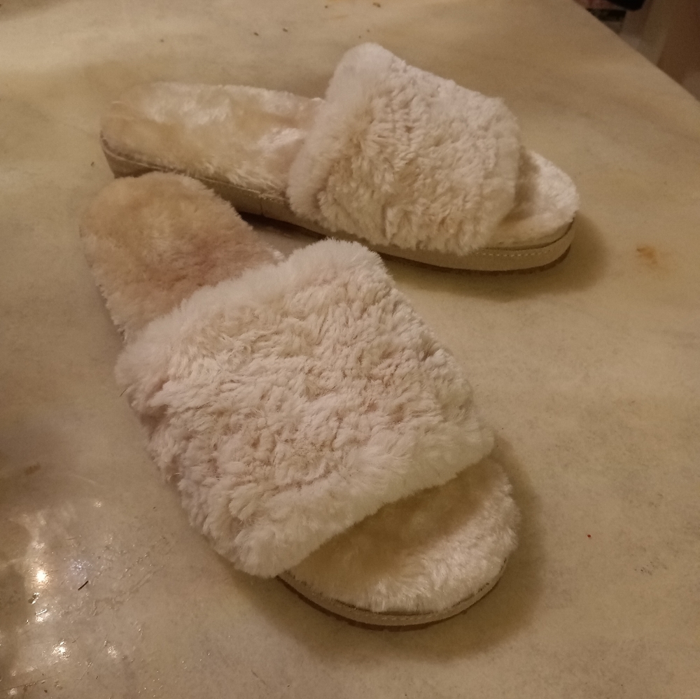 Minnetonka Fur Slippers NWOT Size 9